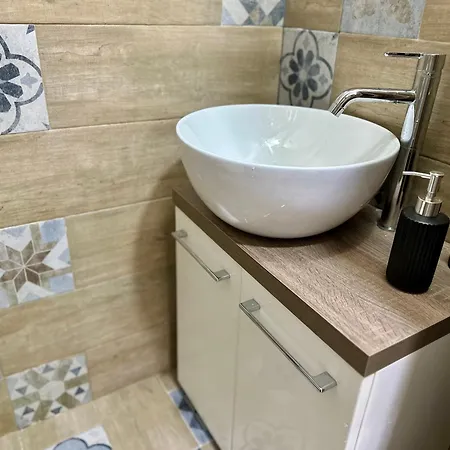 Osterio Holidays Apartment *